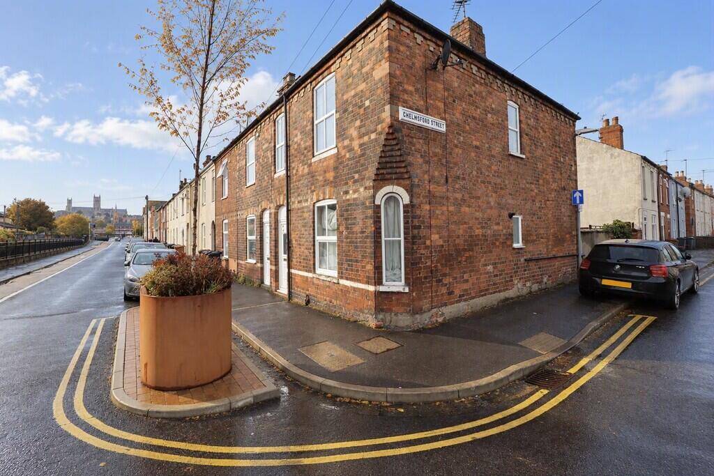 3-bed terraced on Sincil Bank, Lincoln, £135,000