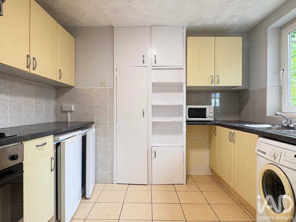 Apartment in Reading - View 4