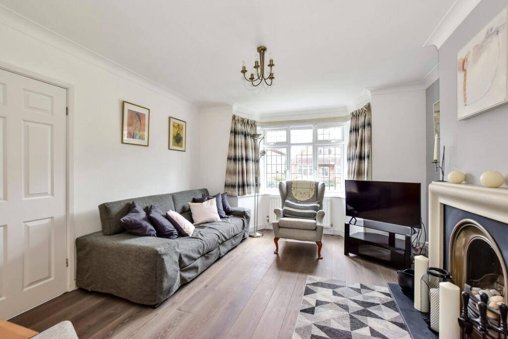 Highfield Road, Tring, HP23 4DX - View 2