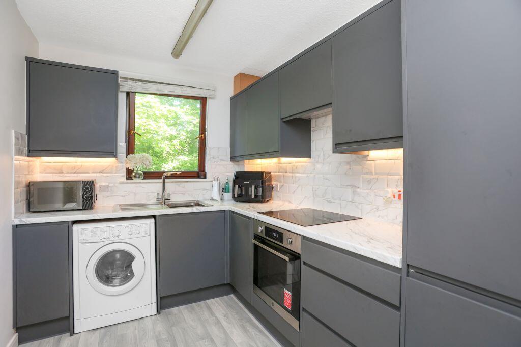 100/2 Duddingston Road, Duddingston, Edinburgh, EH15 1SU photo 4