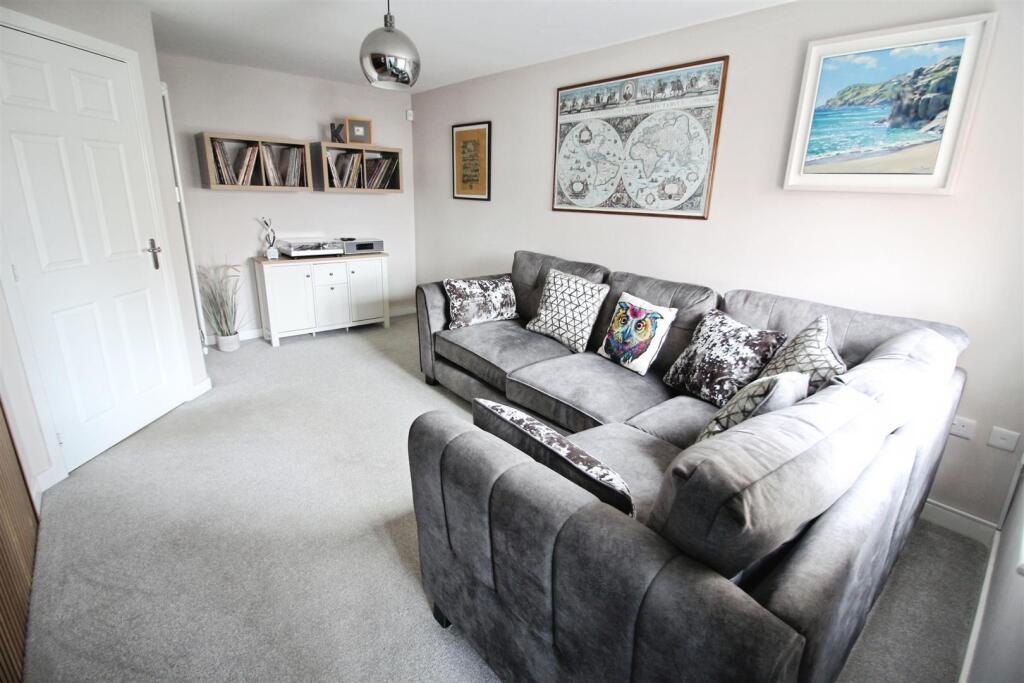 House in Leeds, Manor Grange, Micklefield - View 2