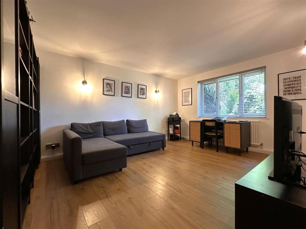 House in Newark and Sherwood, New Town, Newark - More