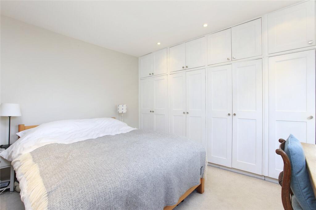Apartment in London - More