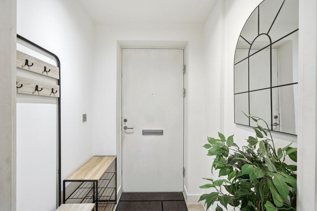 Apartment in Cambridge, Petersfield - View 5