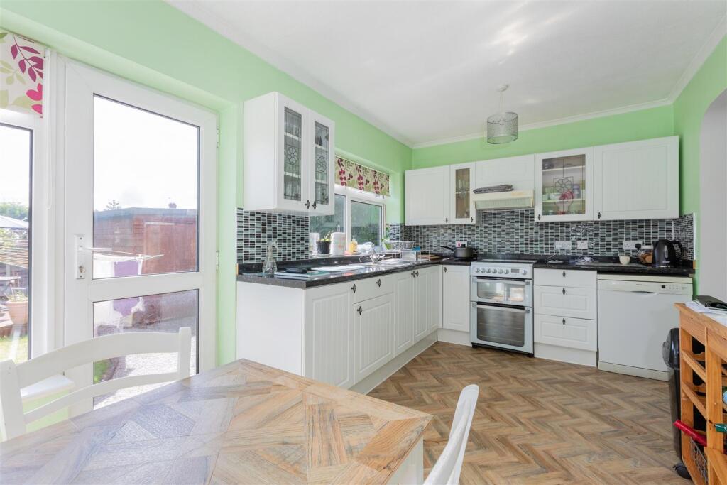 Cookham Road, Maidenhead - View 5
