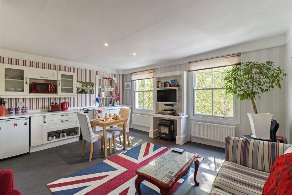 House in London, Elephant and Castle - More