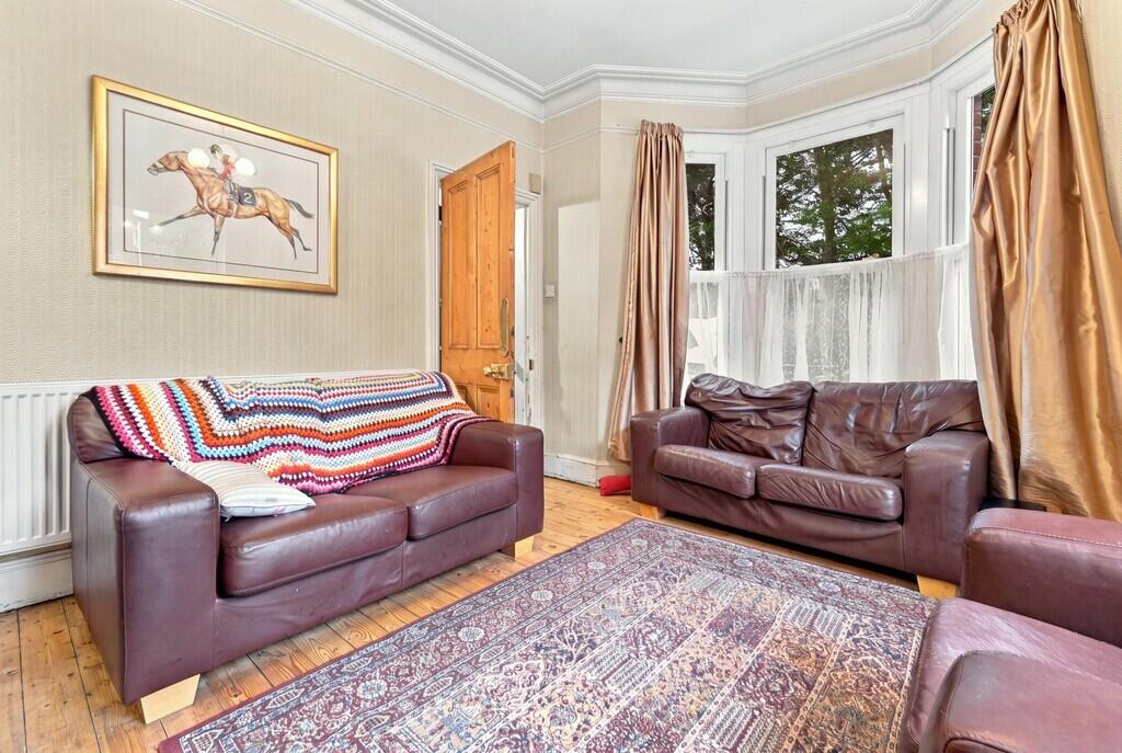 House in West Suffolk, Newmarket - More