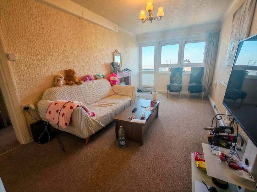 36 Britannia House, Duke Crescent, Barnsley, South Yorkshire, S70 1JW photo 3