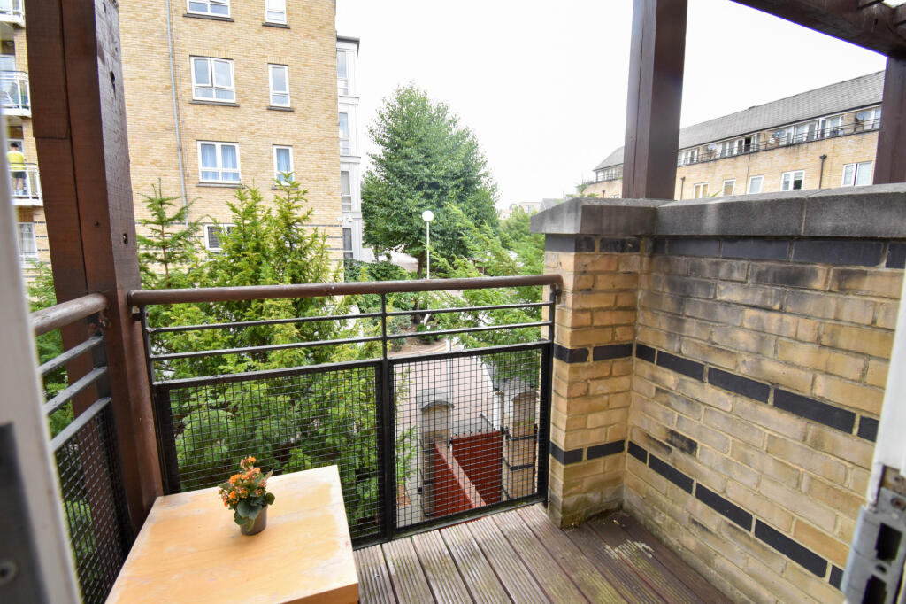 5 bedroom terraced house for rent