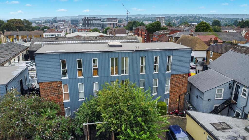 Main image of property: 6 Fortune Court, 126 Upper Stone Street, Maidstone Kent ME15 6HD