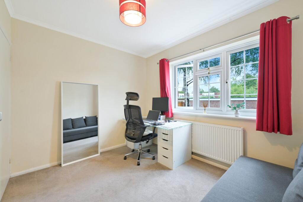 Apartment in Slough - More