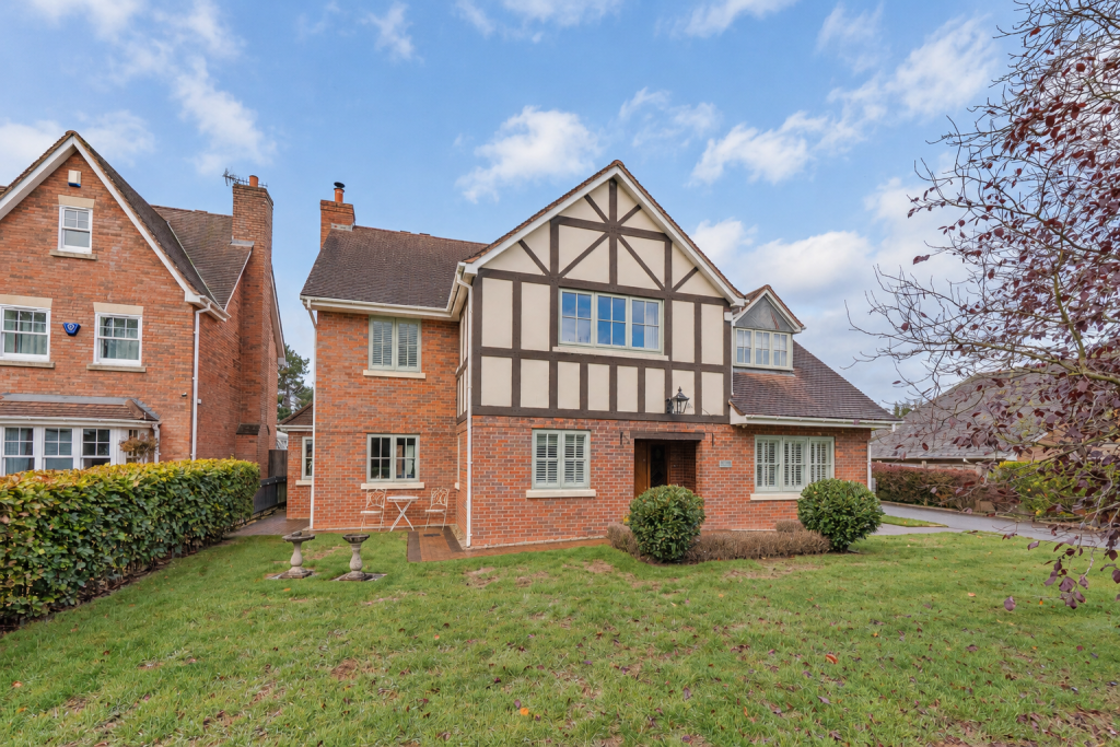 5-bed detached on Rednal Park Court, Kings Norton, Birmingham, B38 8DS, £900,000