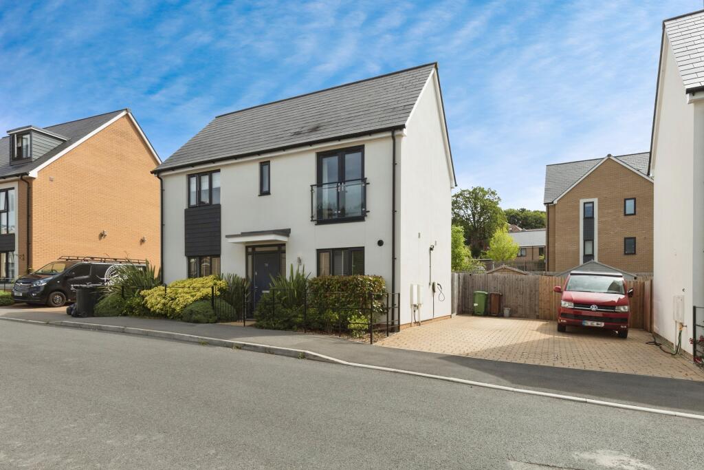 3-bed detached on Lister Road, Dursley, GL11, £375,000