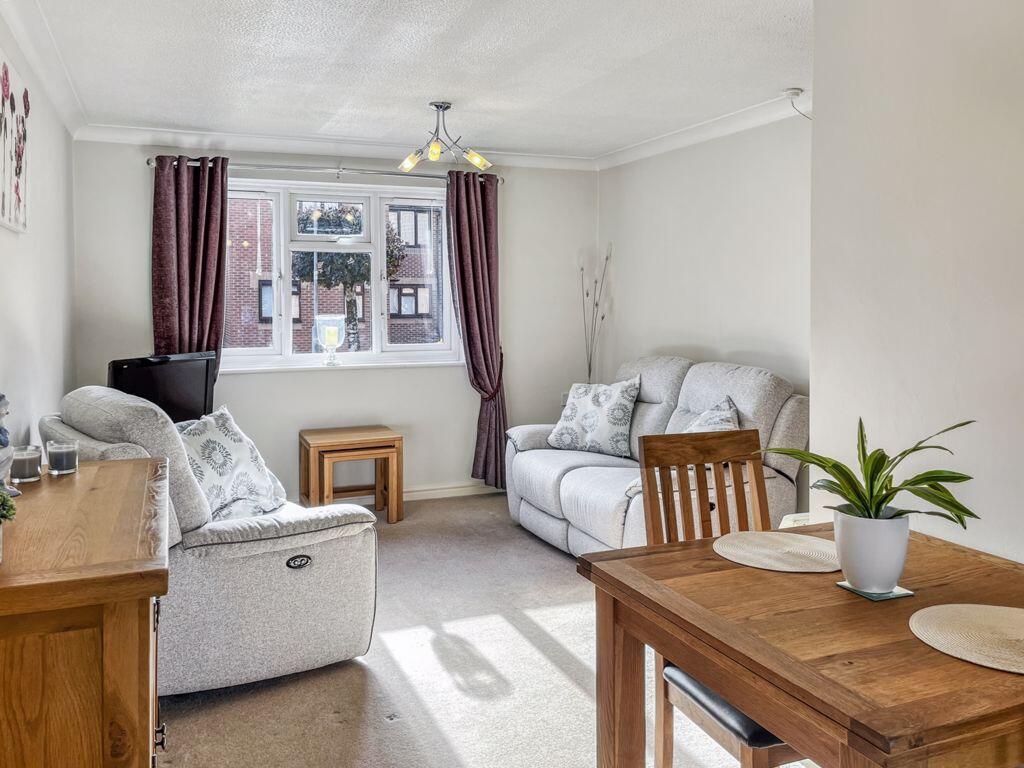The Acorns - Retirement Apartment for Over 60's - No Chain photo 3