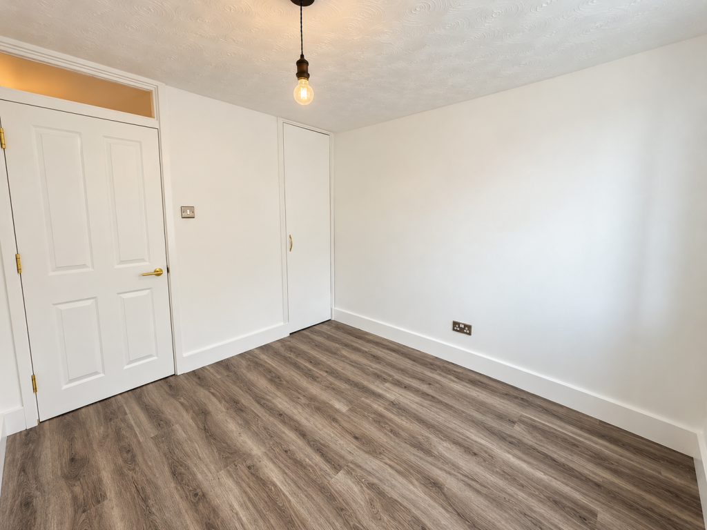 Apartment in Northampton, Phippsville - More