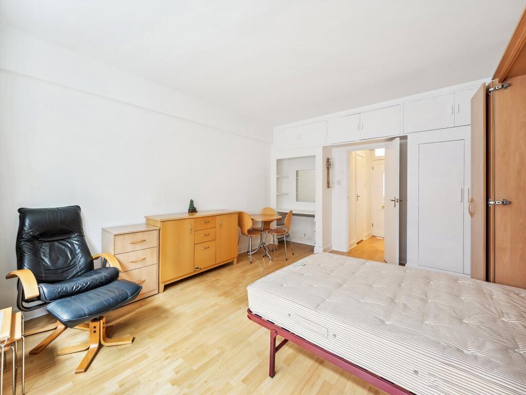 Apartment in London - More