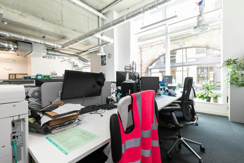 242 Kingsland Road 4.jpg