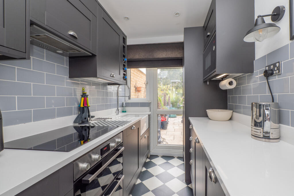 House in Sutton - View 5