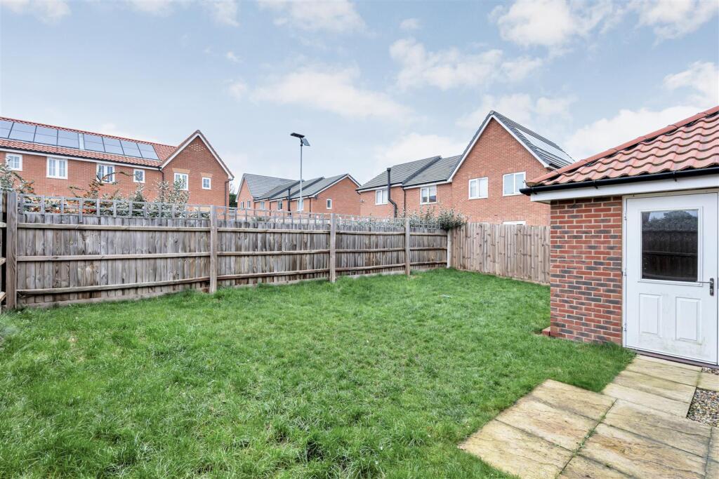 Storeys Road, Brantham photo 4