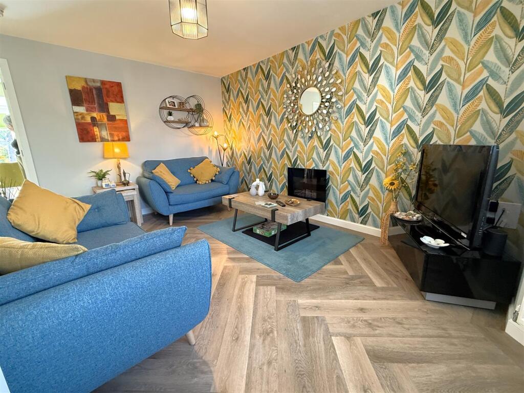 House in Melton, Bottesford - More