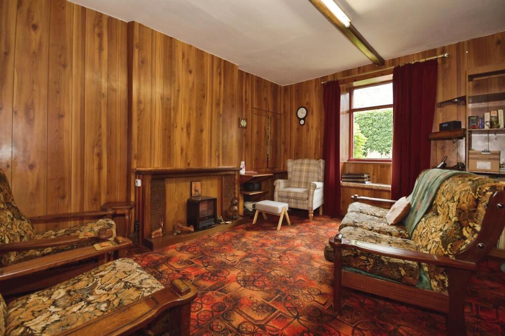 House in Derbyshire Dales, Bradwell - More