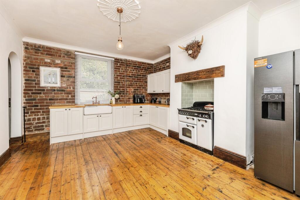 House in Wakefield - View 2