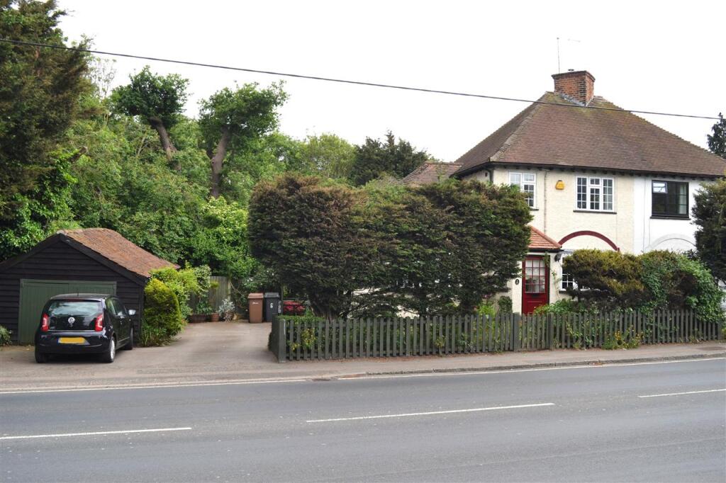 4-bed semi-detached on White Hart Cottages, Colchester Road, CM2, £480,000