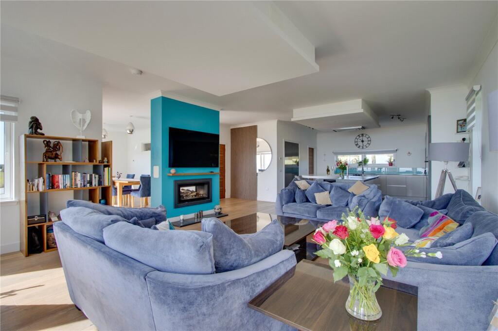 House in Inverbervie, Kinneff - More