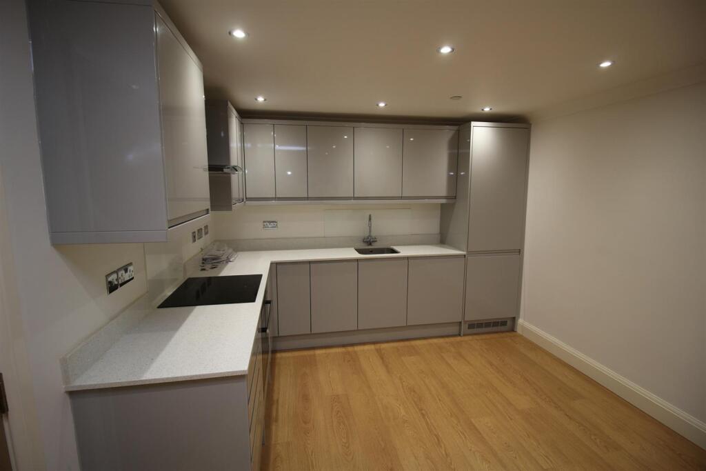 Apartment in Hemel Hempstead - View 4