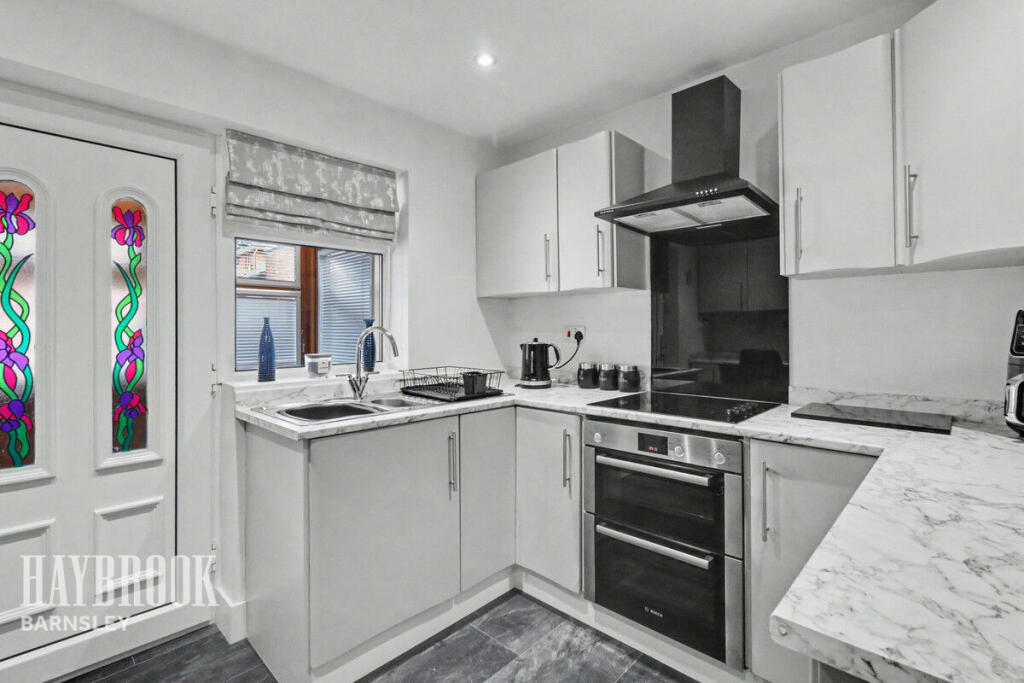House in Barnsley, Staincross - View 3