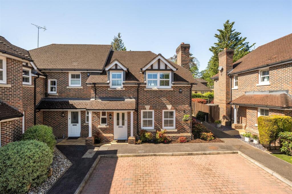 Main image of property: Barkhart Close, Wokingham, Berkshire, RG40 1PN