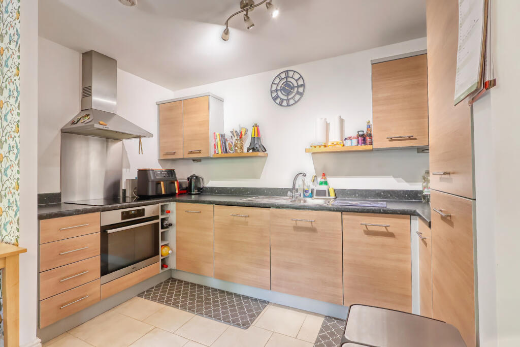 Apartment in Hemel Hempstead - View 4