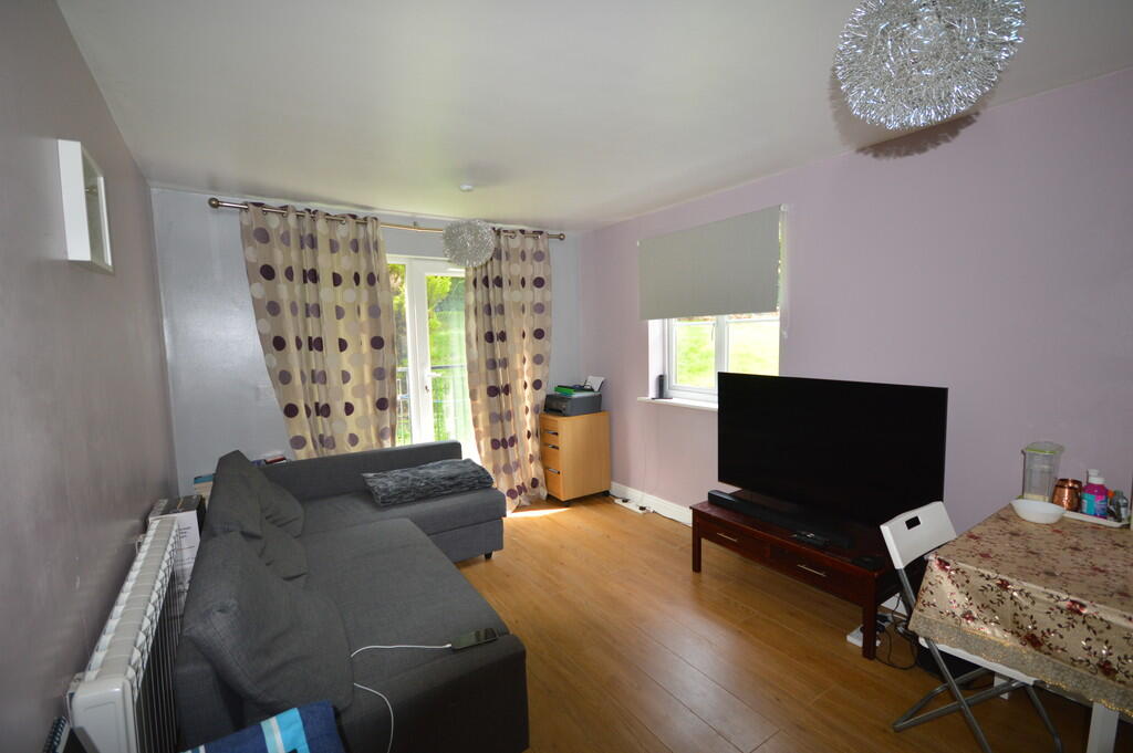 Apartment in Kettering, North Northamptonshire - View 2