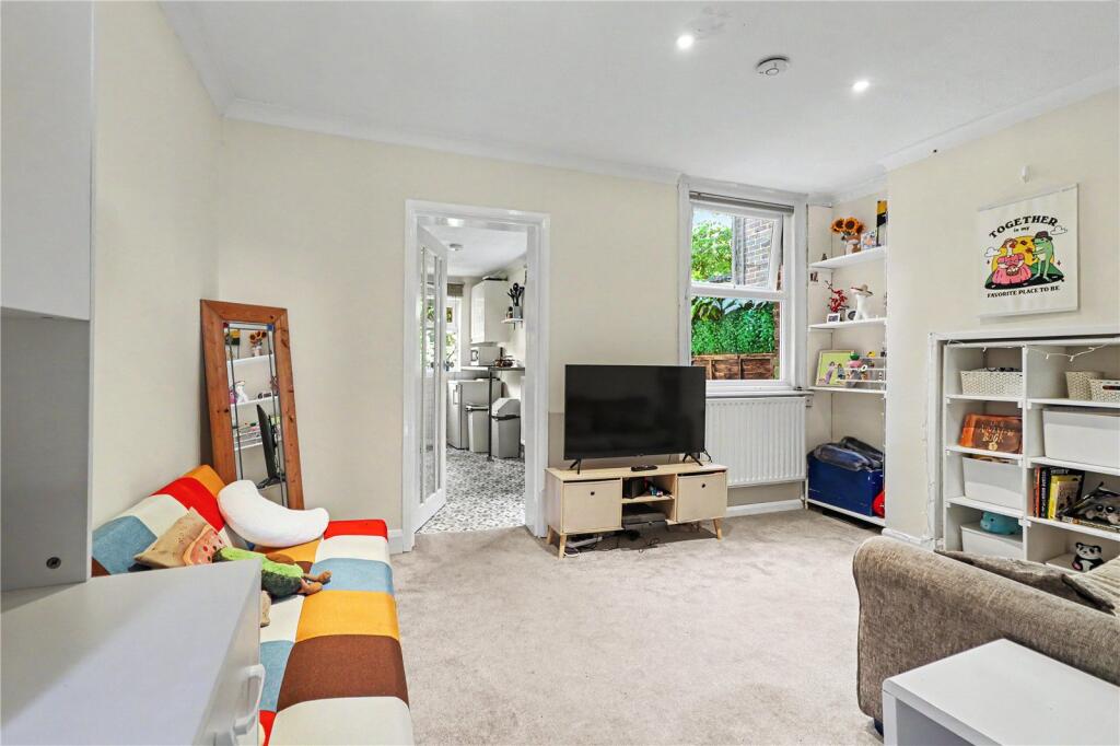 Apartment in Redhill - View 3