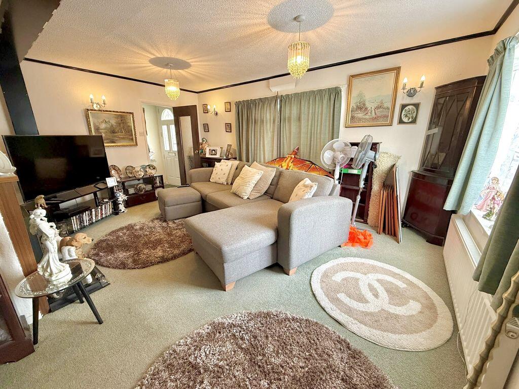House in Slip End, Central Bedfordshire - More