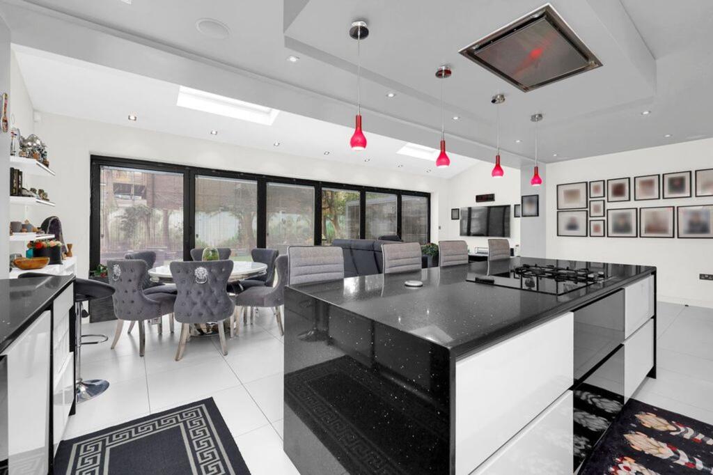 House in London - View 3