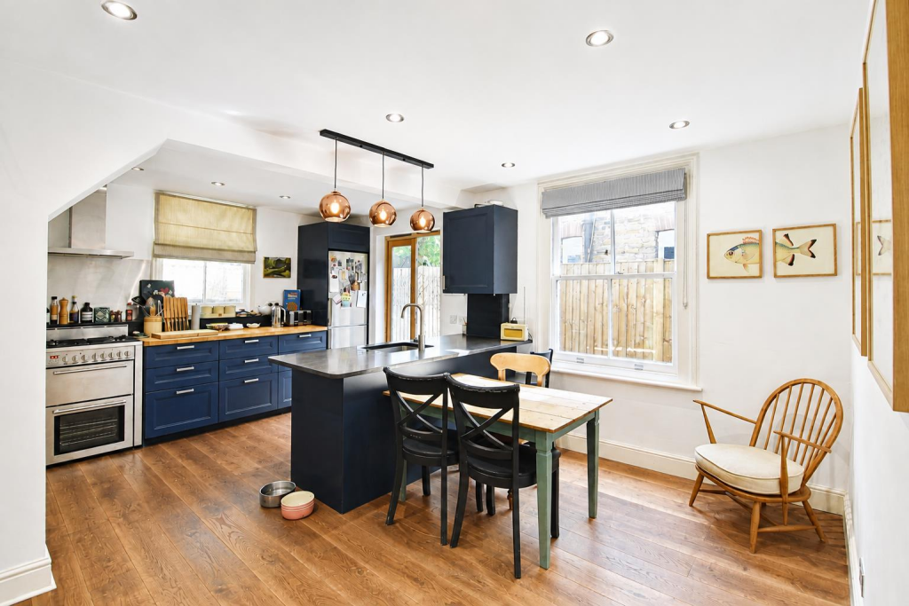 Apartment in London, Mortlake - View 3