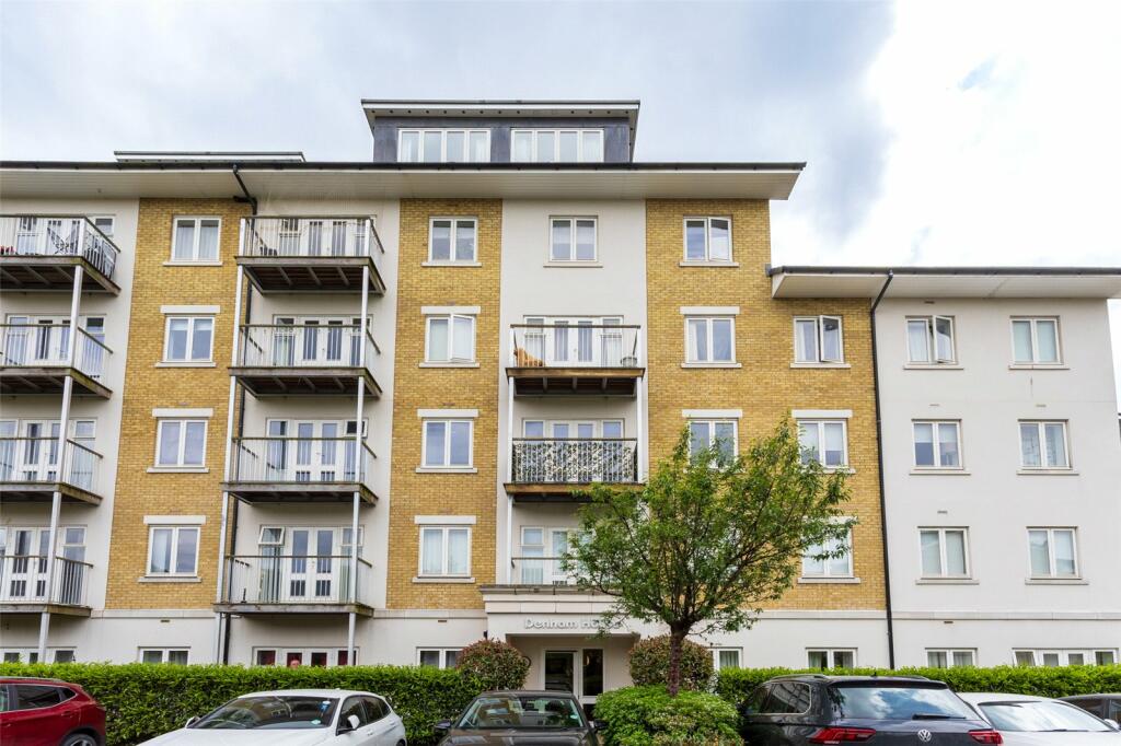 1-bed flat on Park Lodge Avenue, West Drayton, UB7, £220,000