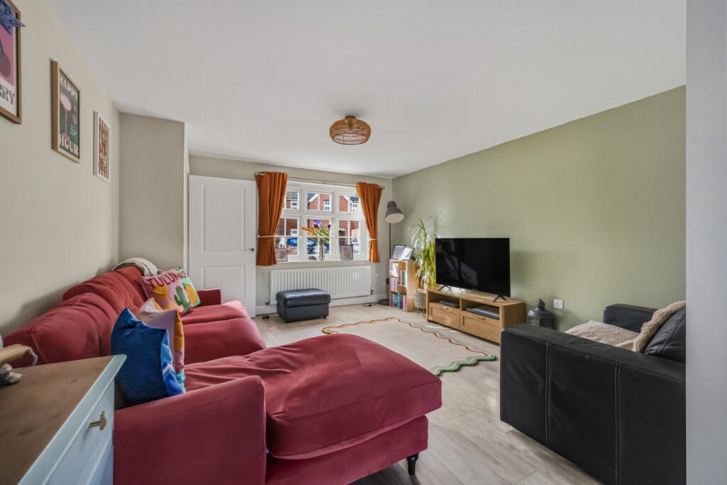 Peregrine Close, Hengoed, CF82 photo 4
