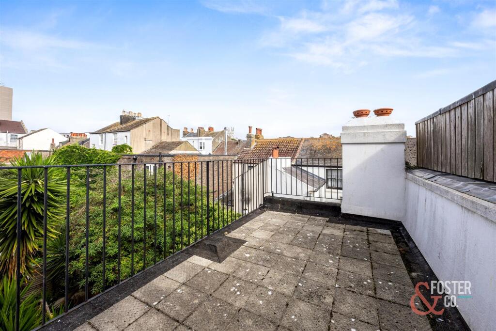 House in Brighton, Round Hill - View 2
