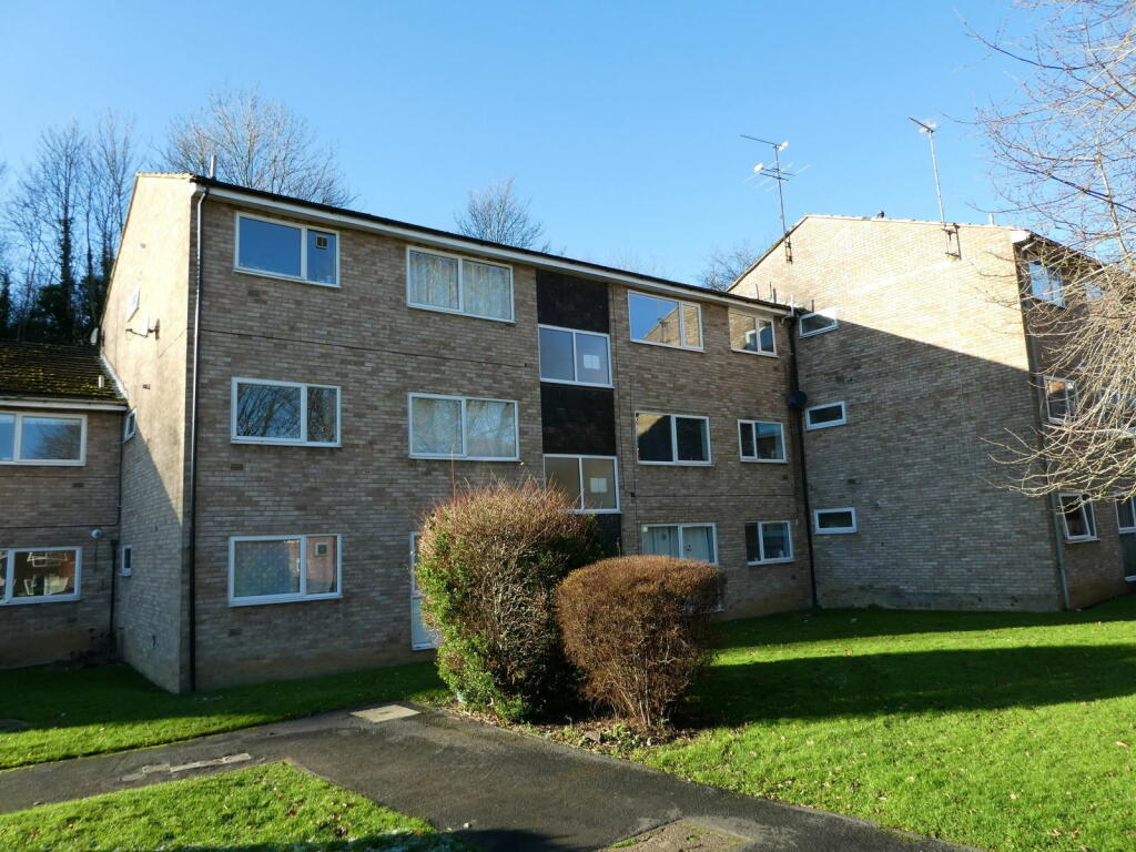 2-bed flat on Greenhill Court, Banbury, £165,000