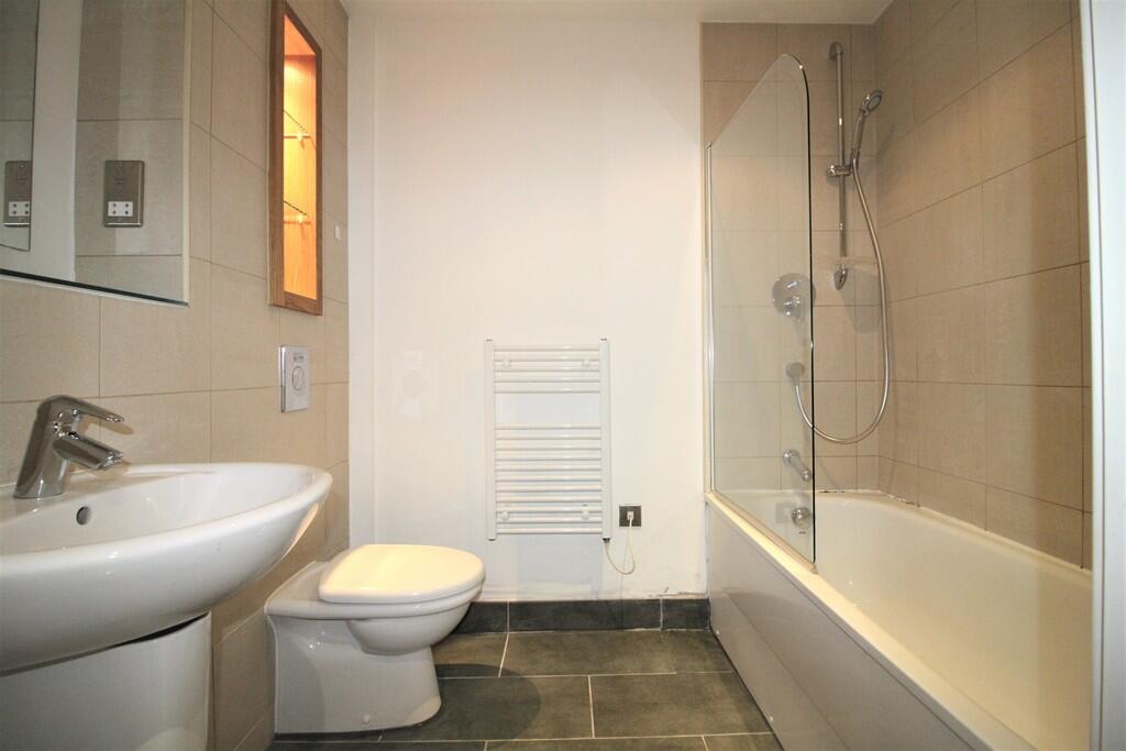 Apartment in Sheffield, South Yorkshire - View 5