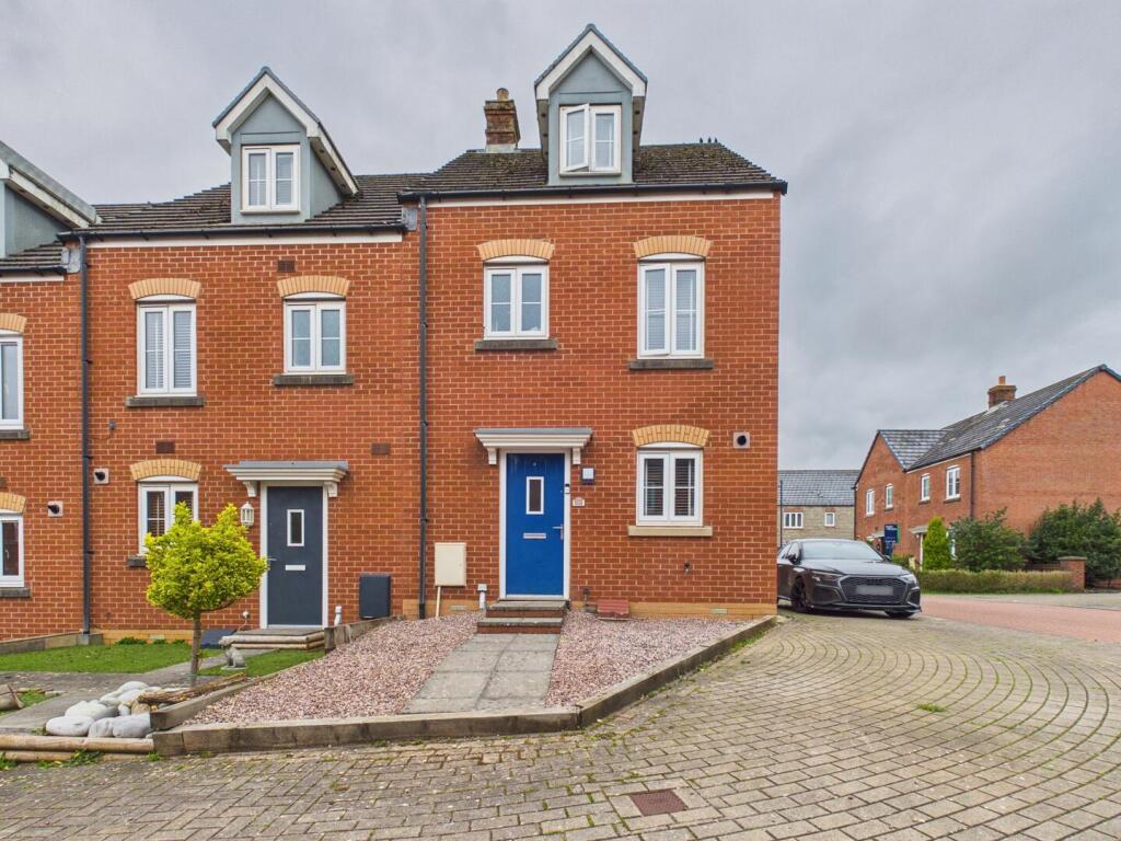 Main image of property: Gerddi'r Briallu, Coity