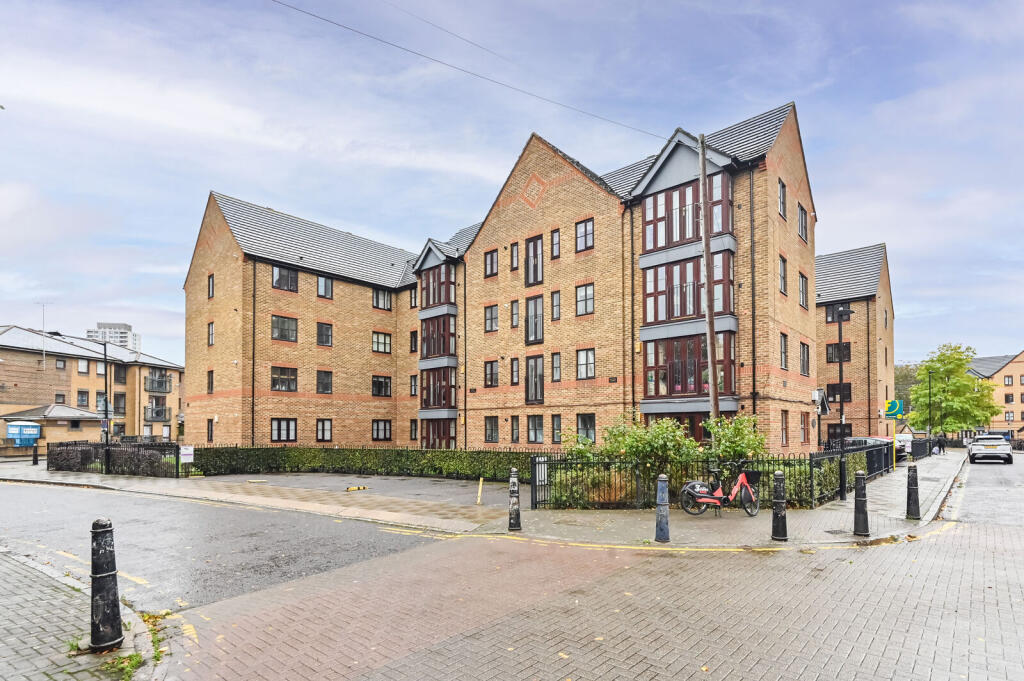 Wellington Way, E3, Bow, London, E3 photo 3
