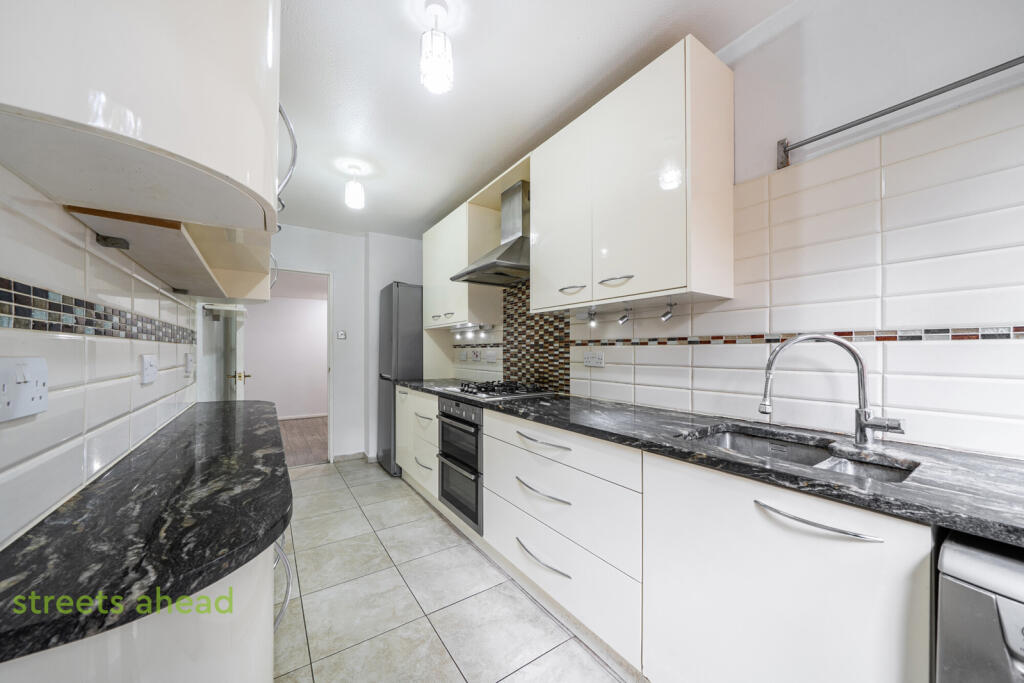 House in Croydon - View 3