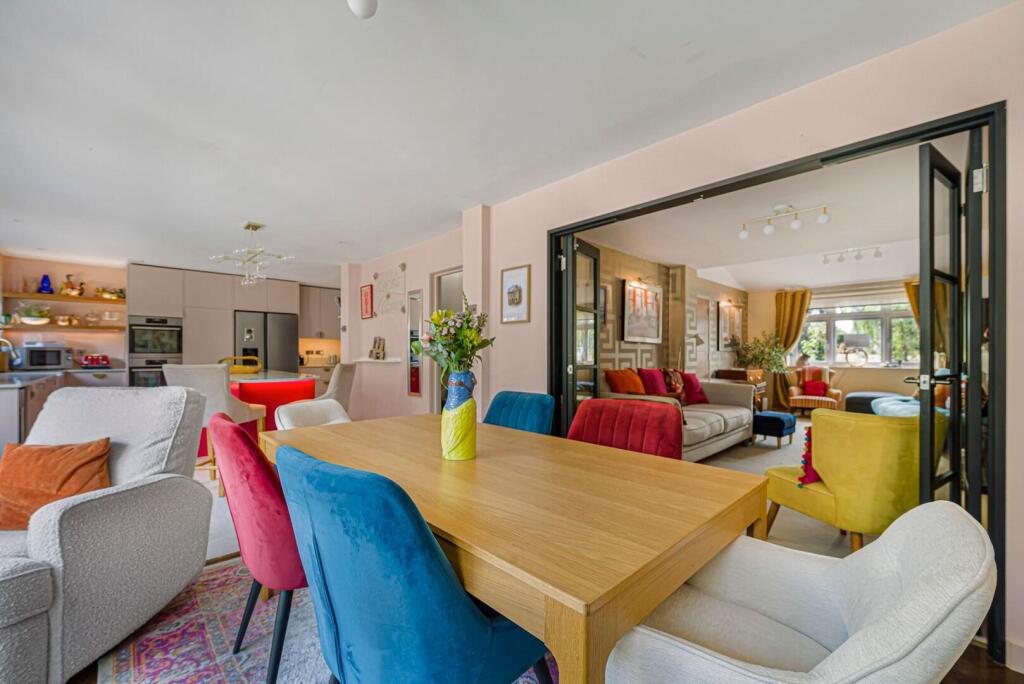 House in Bromley - More