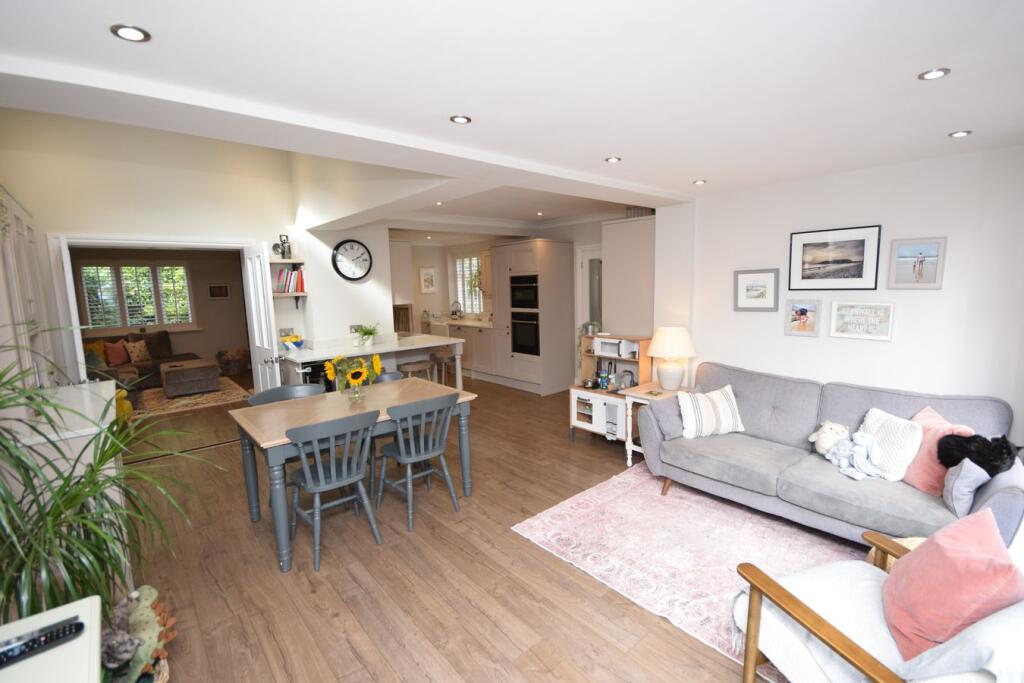 House in Waverley, Farnham - View 4