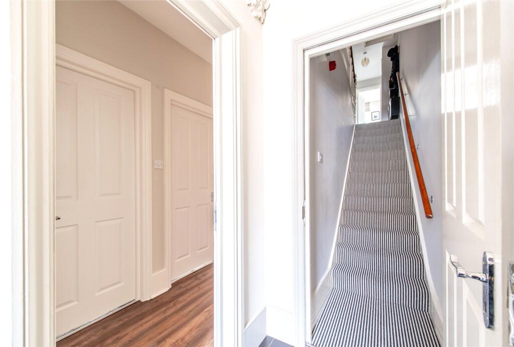 Apartment in Dartford - View 3