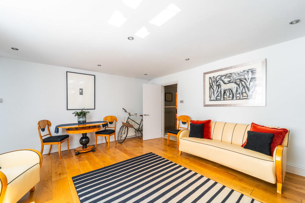 Apartment in London - View 3
