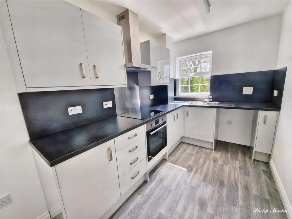 Apartment in Truro - View 2